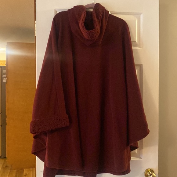 Cape - Picture 2 of 5